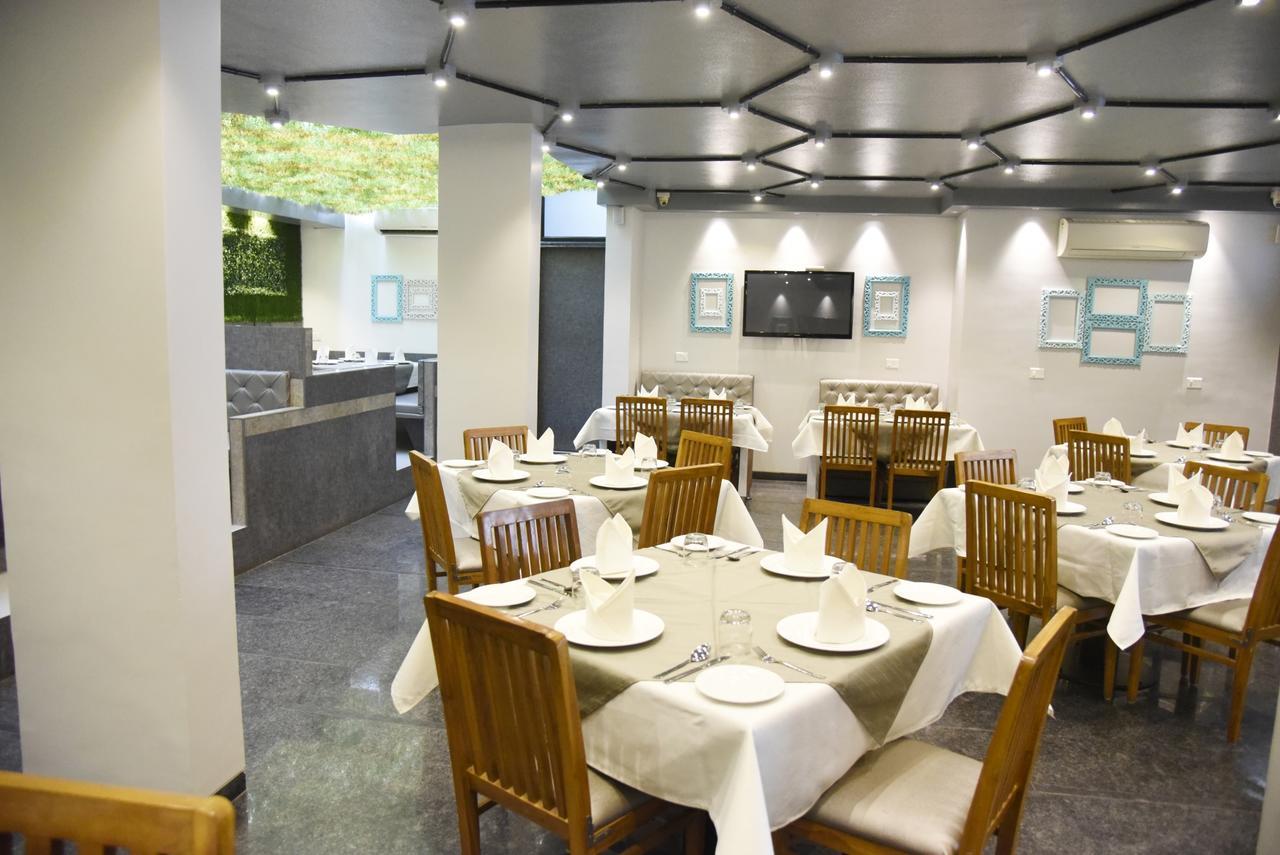 Oyo 10672 Hotel Riviera Нашик Екстер'єр фото