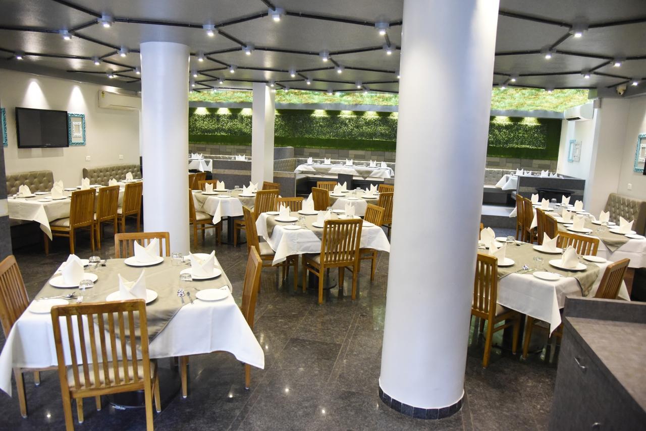 Oyo 10672 Hotel Riviera Нашик Екстер'єр фото