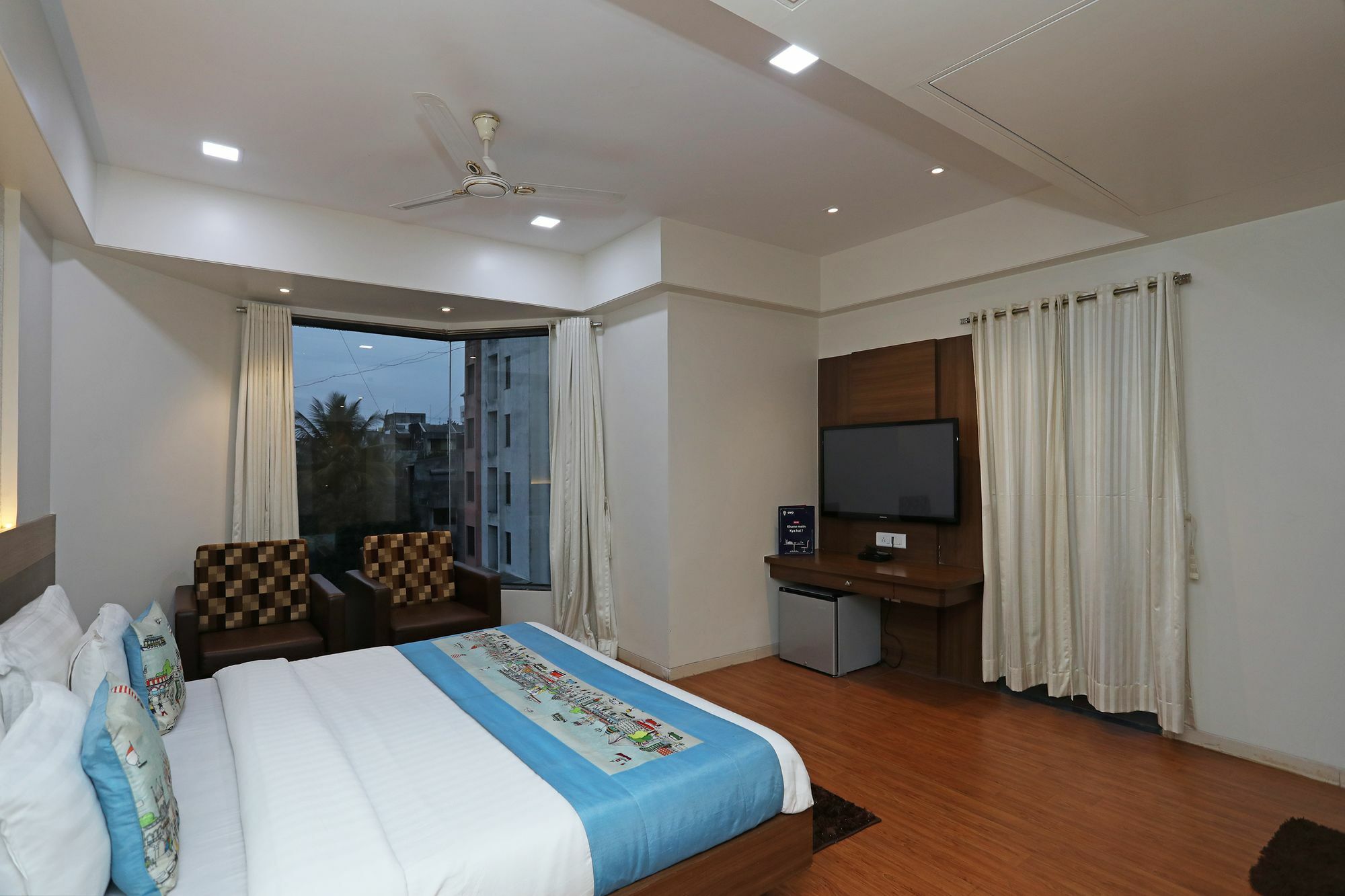 Oyo 10672 Hotel Riviera Нашик Екстер'єр фото